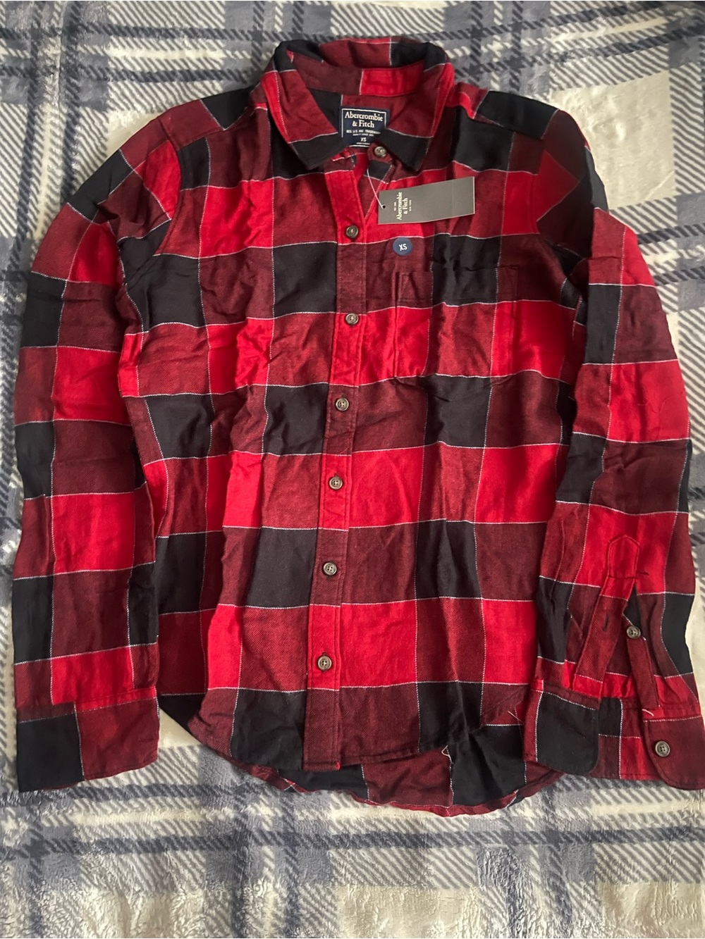 2018 Women’s Abercrombie & Fitch Red & Black Plaid Button-Up Shirt